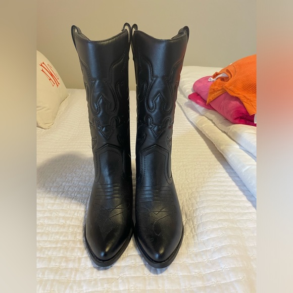 Soda cowgirl boots in black - Picture 3 of 4